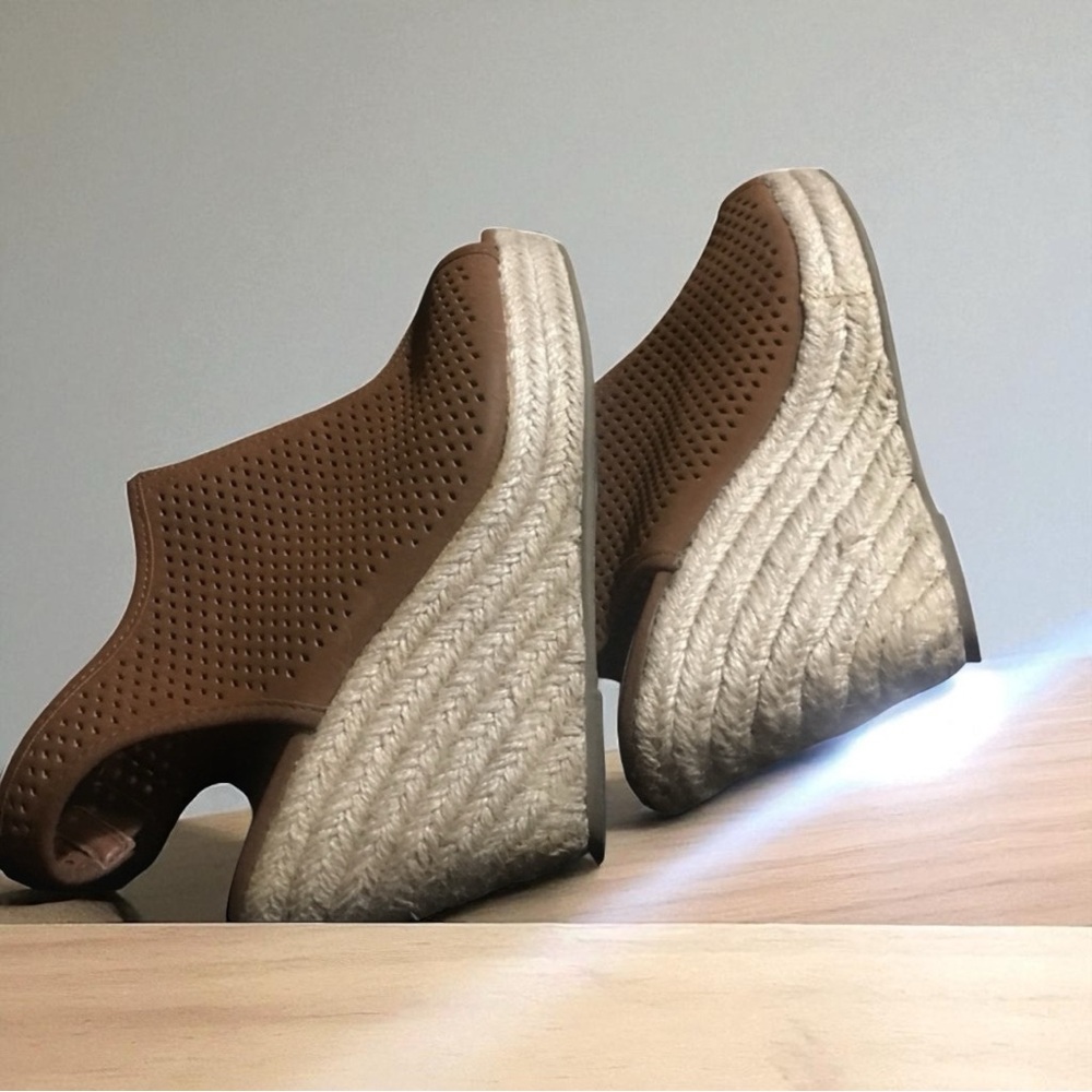 Women’s Brown Wedge Suede Material - Gently Worn. Size 9.5 - Picture 6 of 9